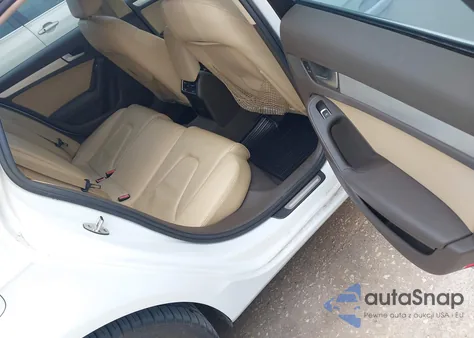 2013 Audi A4 2.0T Premium из США, поврежденный, VIN WAUEFAFL3DN025847